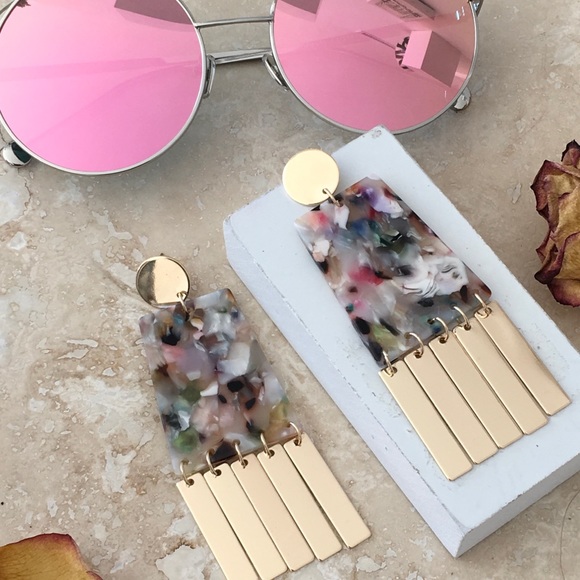 🌸LAST 1️⃣🌸”GABY” RECTANGULAR RESIN DROP EARRINGS - Picture 4 of 5